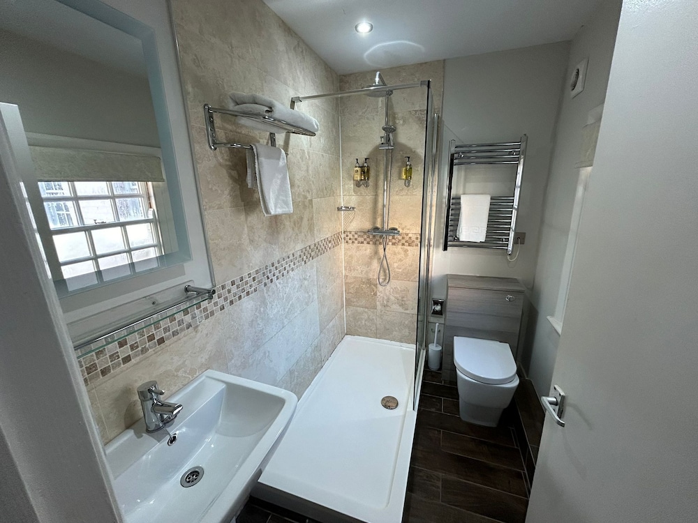 Twin Room, Ensuite photo 3