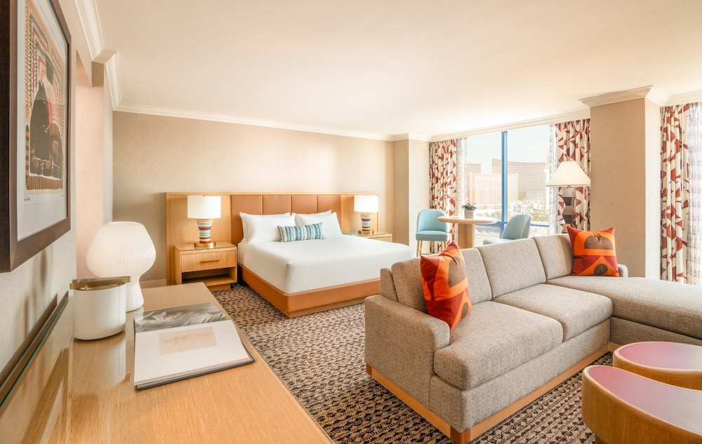 Deluxe Room, 1 King Bed, Accessible Bathtub - Photo 1