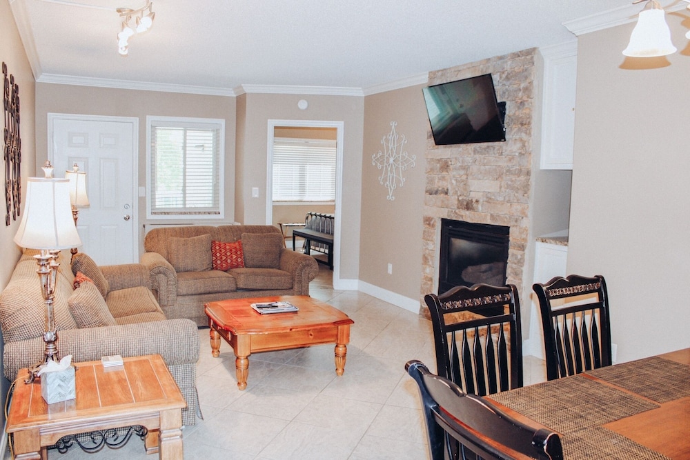 Condo, 2 Bedrooms