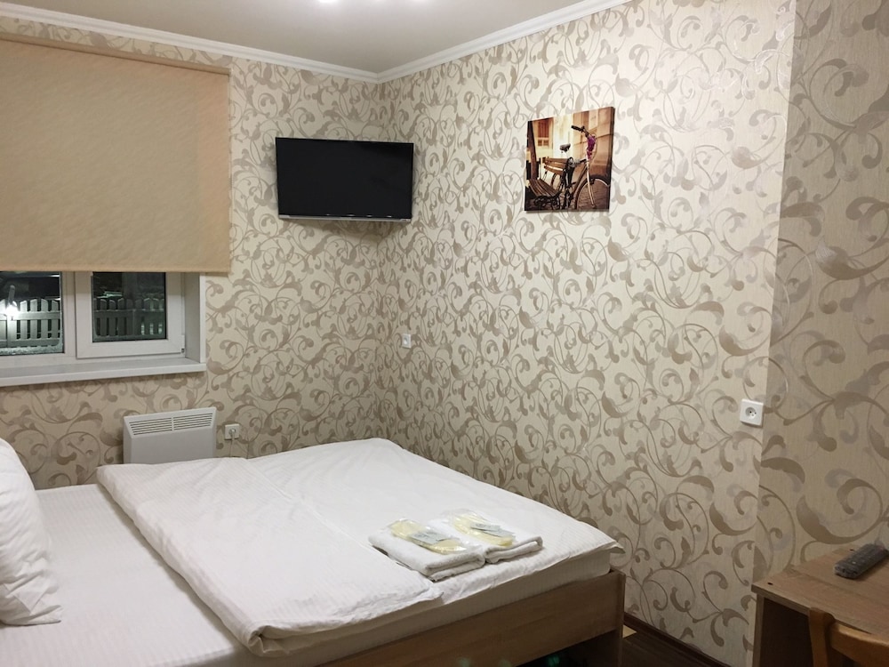 Standard Double Room, Shared Bathroom