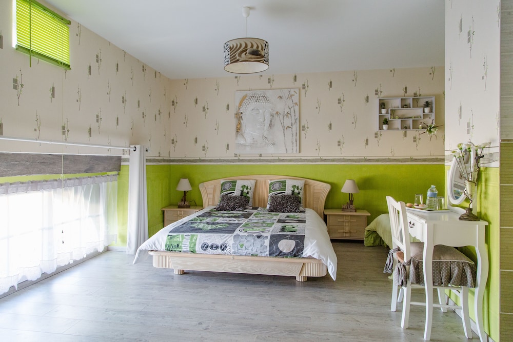 Family Room (Nature Zen) photo 1