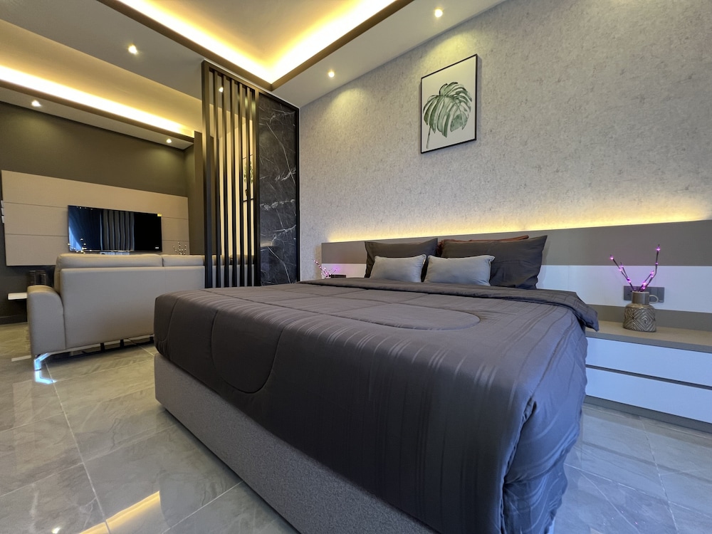 Premium Studio, 1 King Bed, Bathtub, Sea View