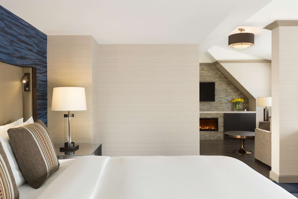 Suite, 1 King Bed (Alpine) - Photo 2
