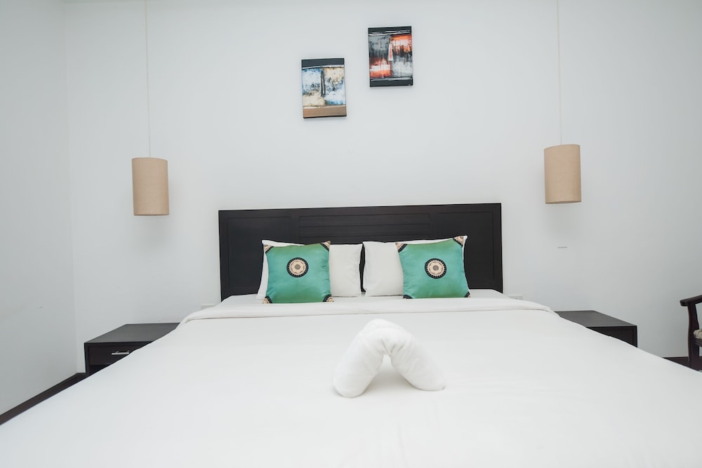 Deluxe Double Room, Pool Access photo 3