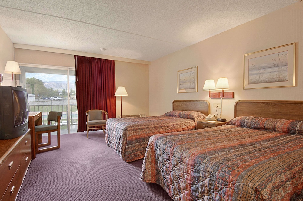 Room, 2 Double Beds, Accessible, Non Smoking photo 1