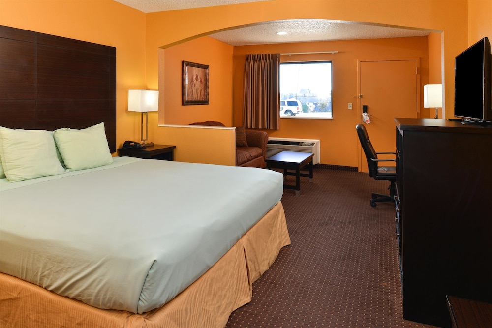 Room, 1 King Bed, Smoking photo 1