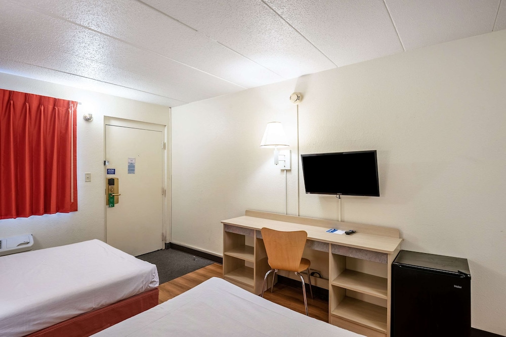 Standard Room, 2 Double Beds, Non Smoking photo 3