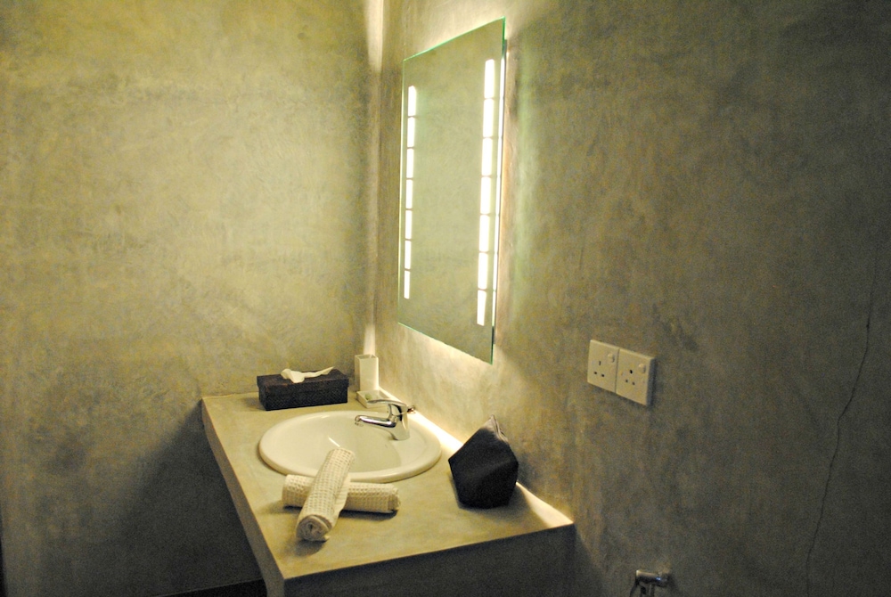 Deluxe Double Room, 1 Bedroom, Private Bathroom photo 2