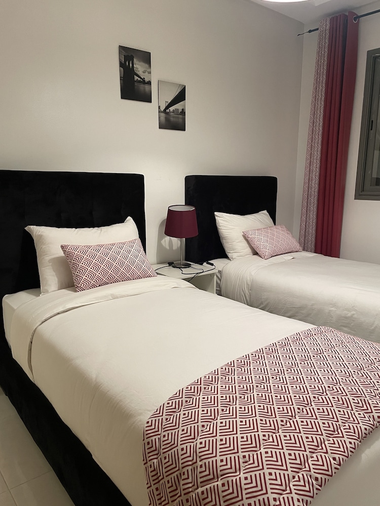 Traditional Apartment, 2 Bedrooms, City View photo 3