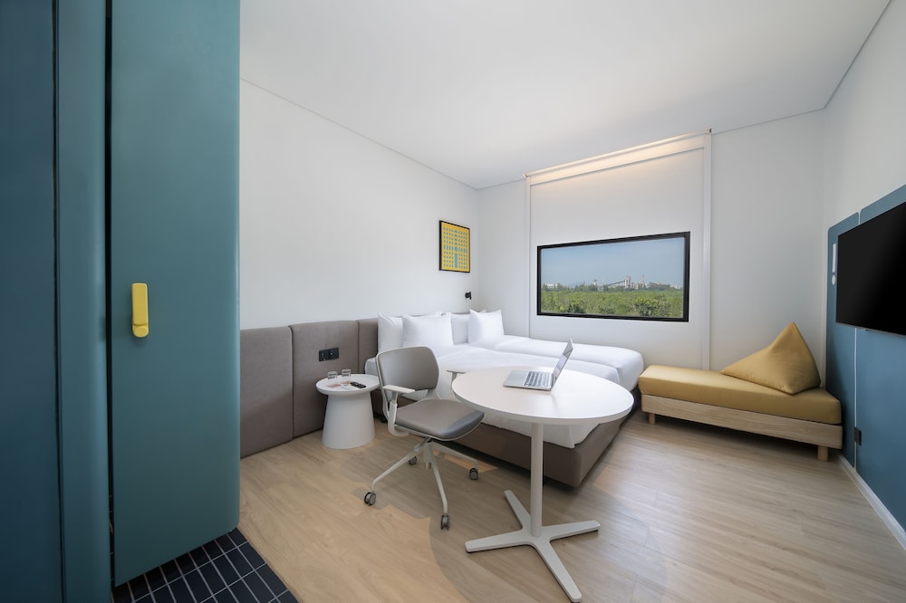 Standard Twin Room - Photo 14