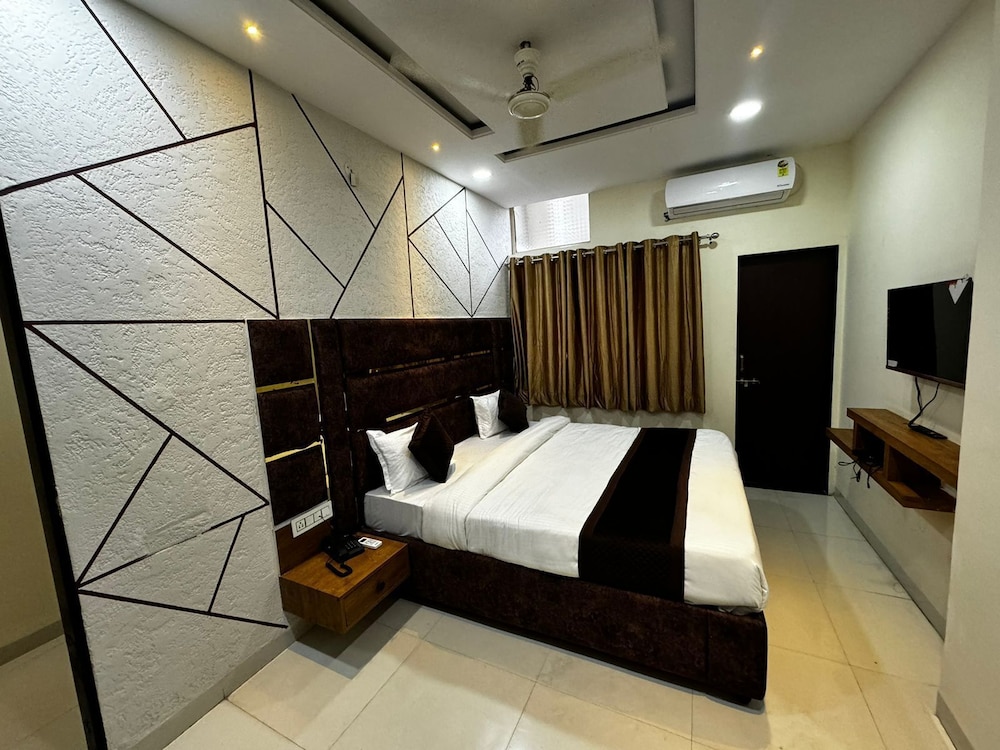 Deluxe Room - Photo 8