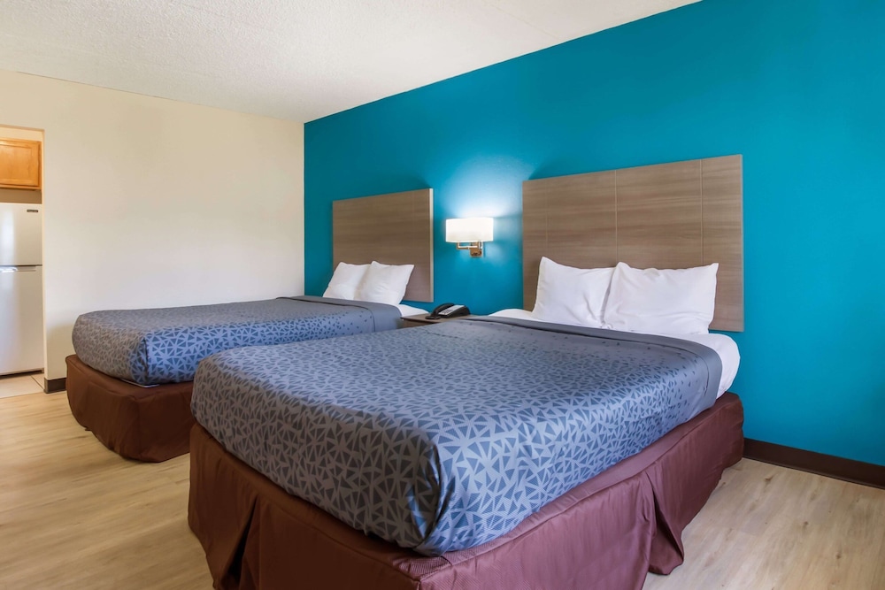 Studio, 2 Queen Beds, Kitchenette photo 1