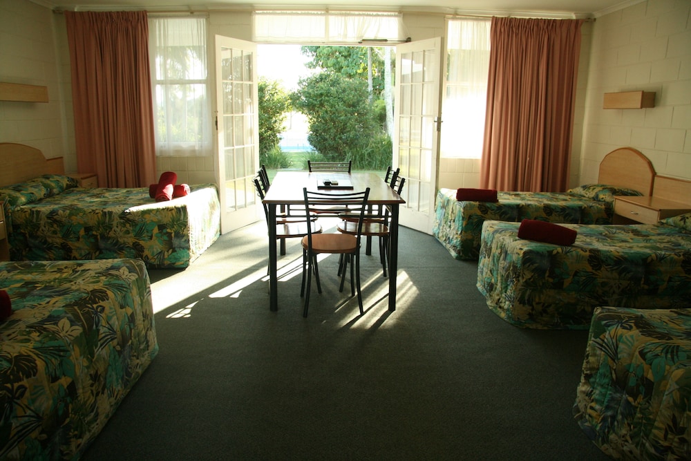 Mega Family Room photo 1