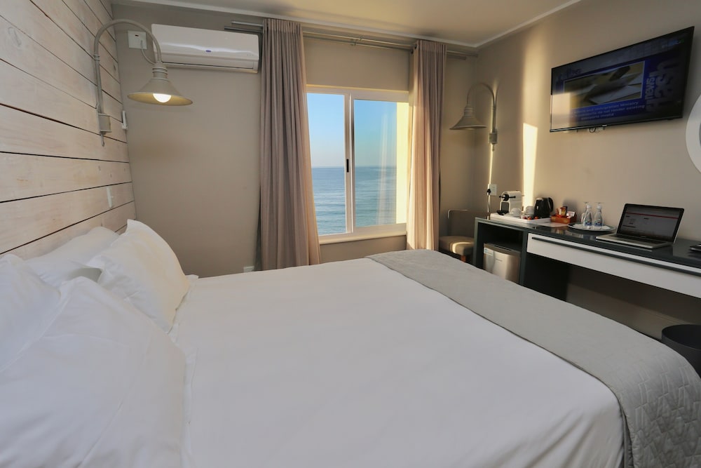 Deluxe Double Room, 1 Queen Bed, Sea View, Sea Facing photo 1