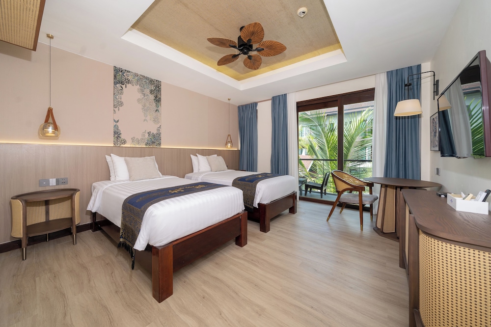 Deluxe Room, 2 Twin Beds, Non Smoking, Pool View