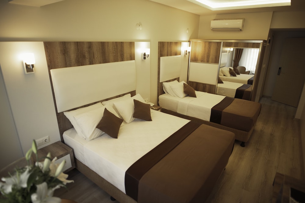 Family Triple Room, Multiple Beds, Non Smoking, City View photo 3
