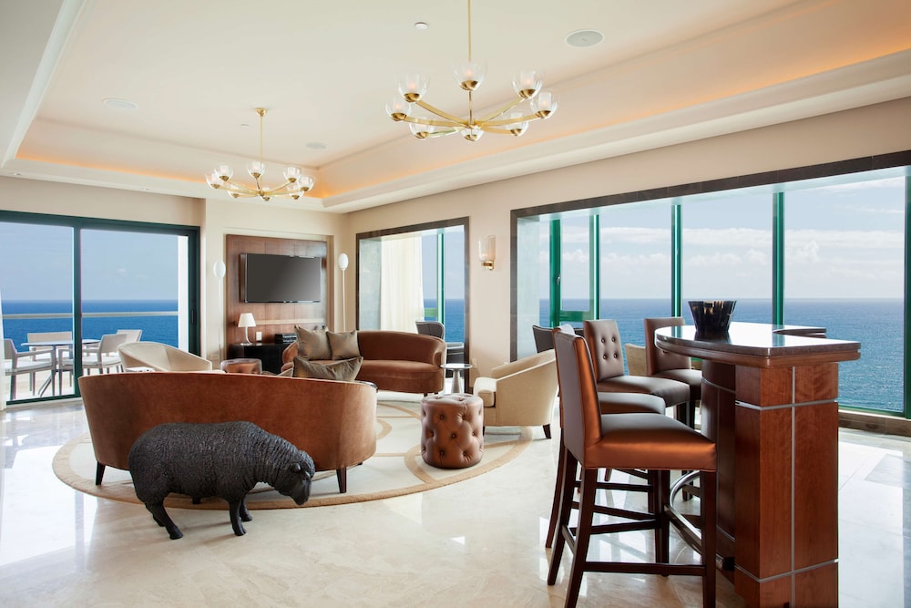 Presidential Room, Oceanfront