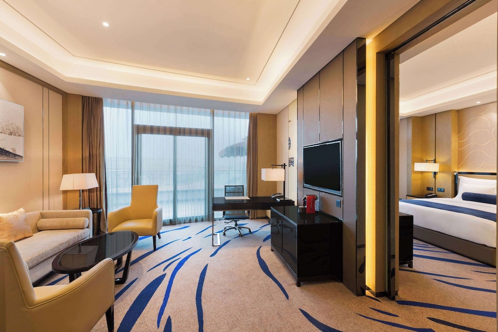 Club Suite, 1 King Bed with Sofa bed, Non Smoking
