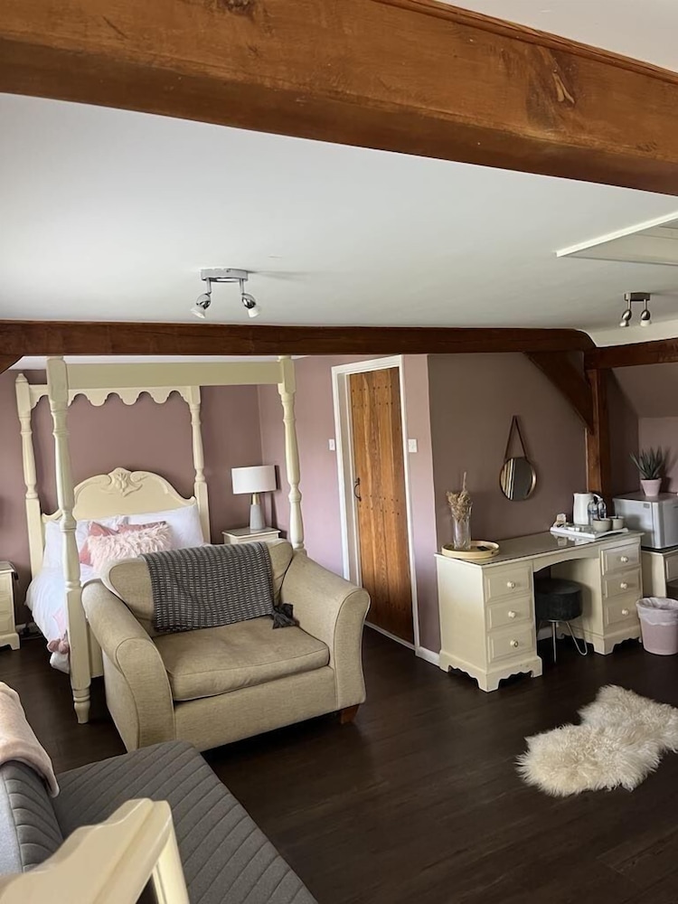 Suite, Ensuite photo 3