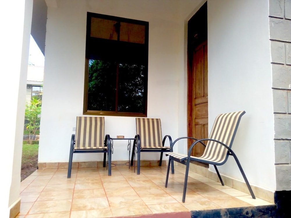 Family Room, Garden View photo 3