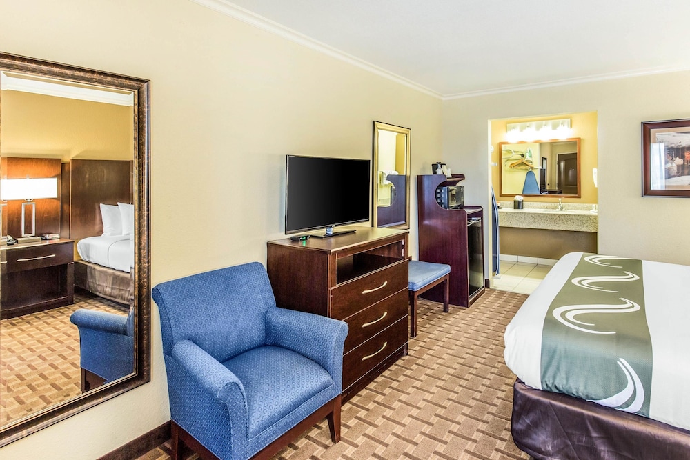Standard Room, 2 Queen Beds, Non Smoking - Photo 2