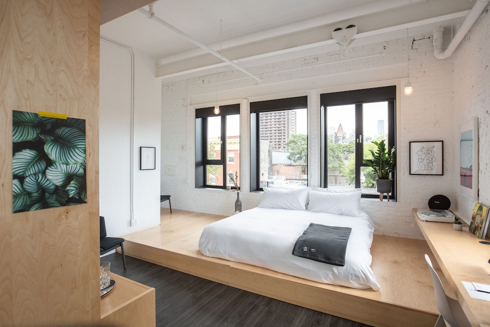 Signature Studio Suite, 1 King Bed - Photo 1