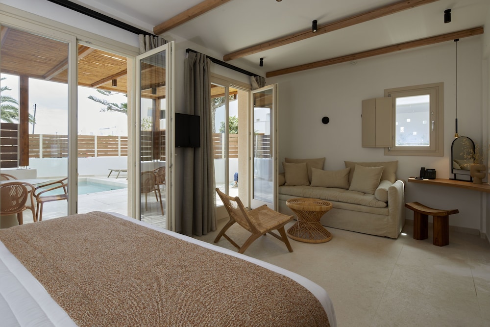 Master Suite outdoor Pool