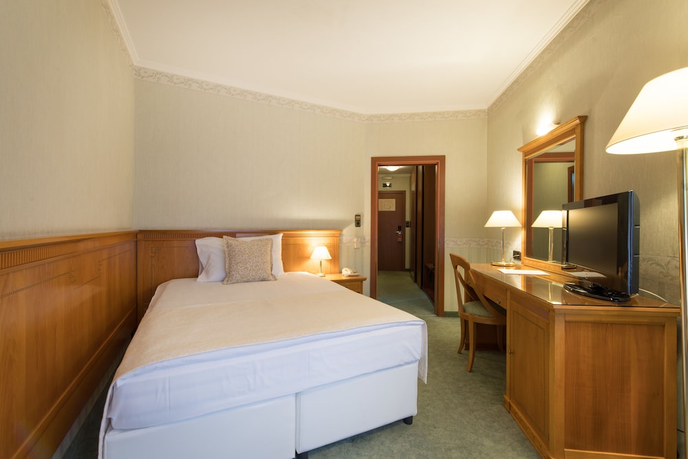 Standard Single Room, 1 Queen Bed photo 2