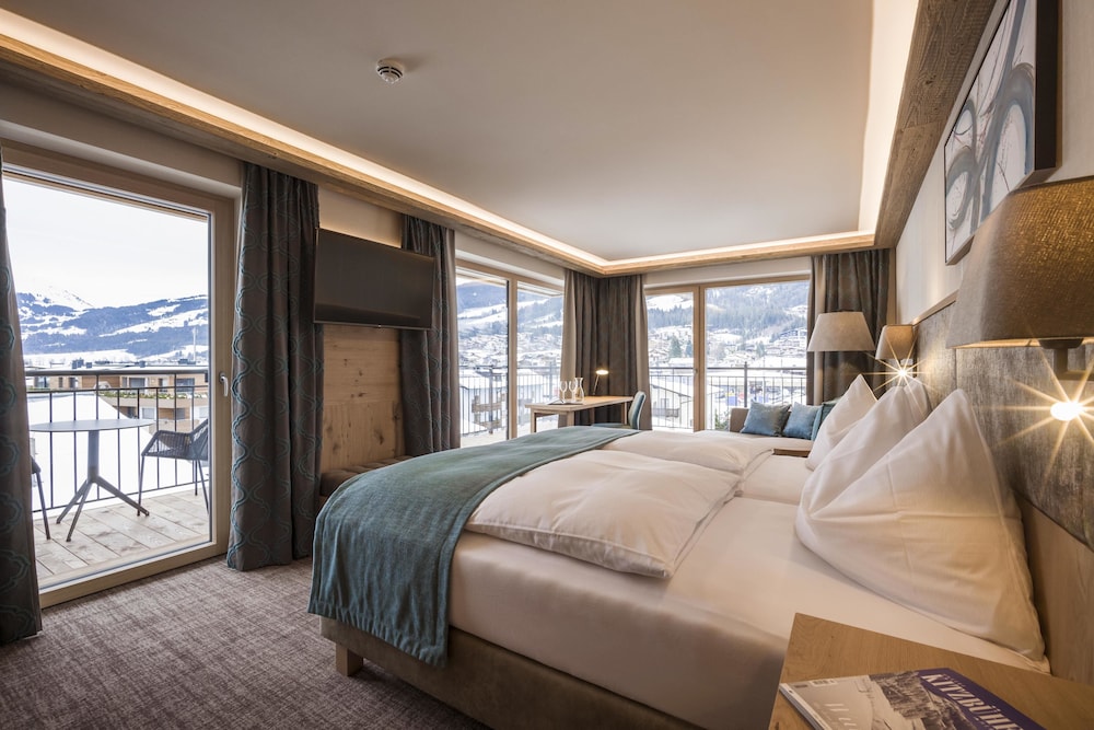 Panoramic Suite, 1 Bedroom, Terrace, Mountain View