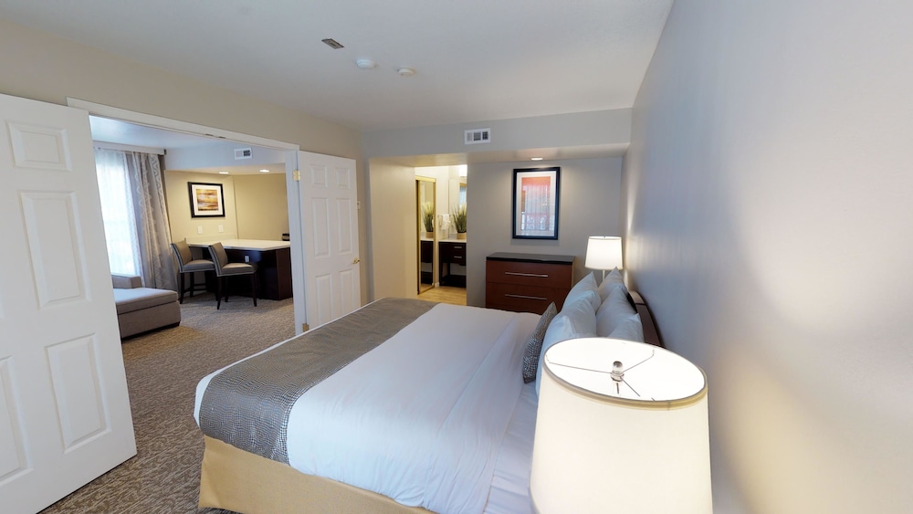 Signature Suite, 1 King Bed with Sofa bed, Accessible, Kitchen - Photo 4