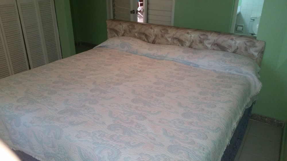 Basic Room, 1 Queen Bed, Smoking, Kitchen