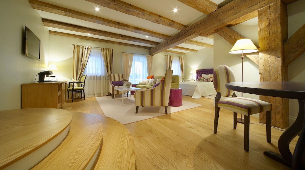 Luxury Suite