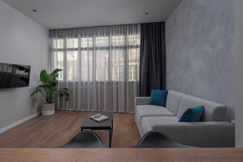 Hebrard Suite