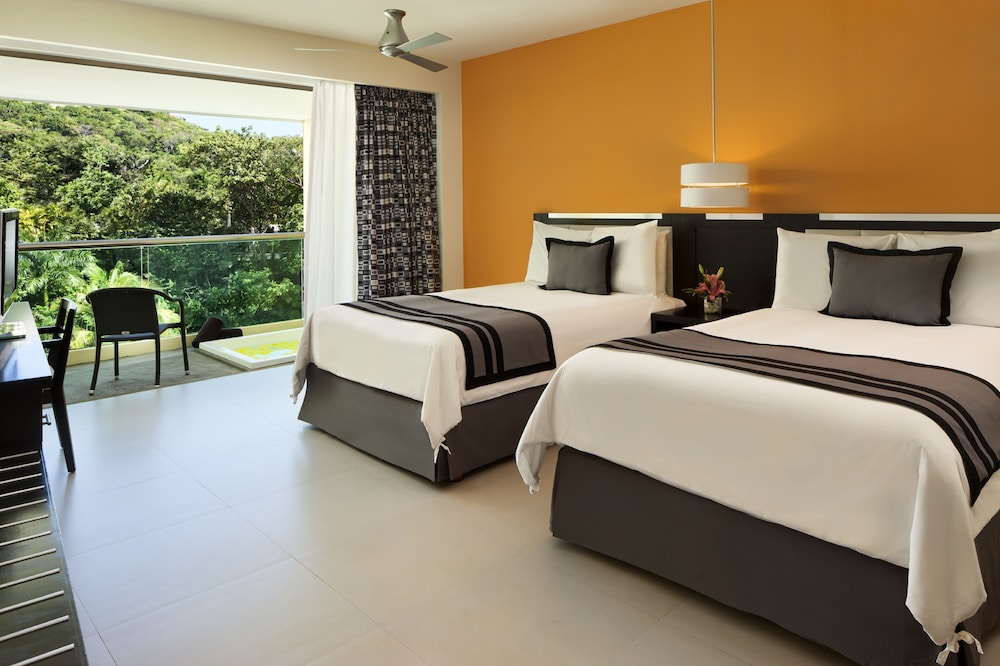 Deluxe Room, 2 Double Beds (Tropical View) - Photo 1