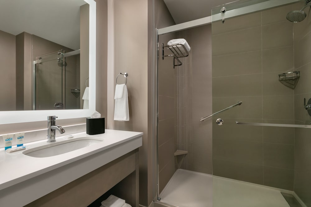 Suite, 1 Bedroom, Kitchen - Photo 5
