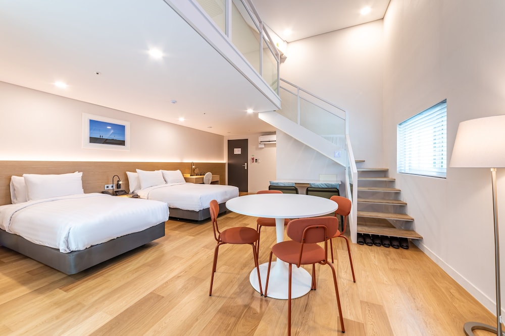 Premium Family Suite With Loft 1601 - Photo 2