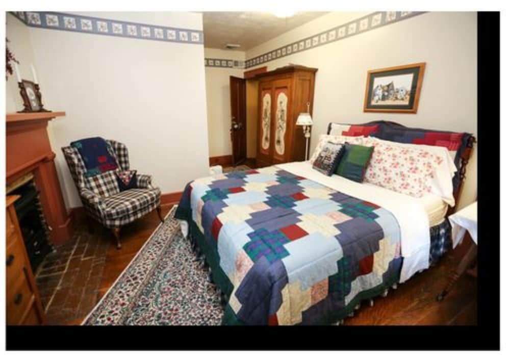 Room, Private Bathroom (Bluebird Room)