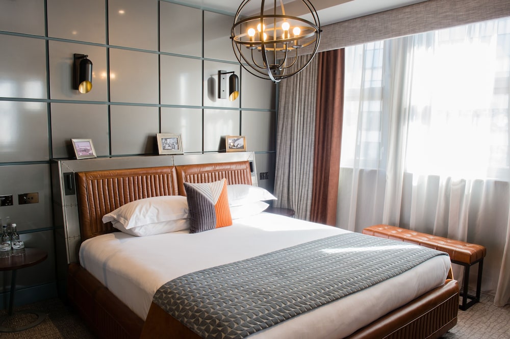 Signature Suite - Photo 1