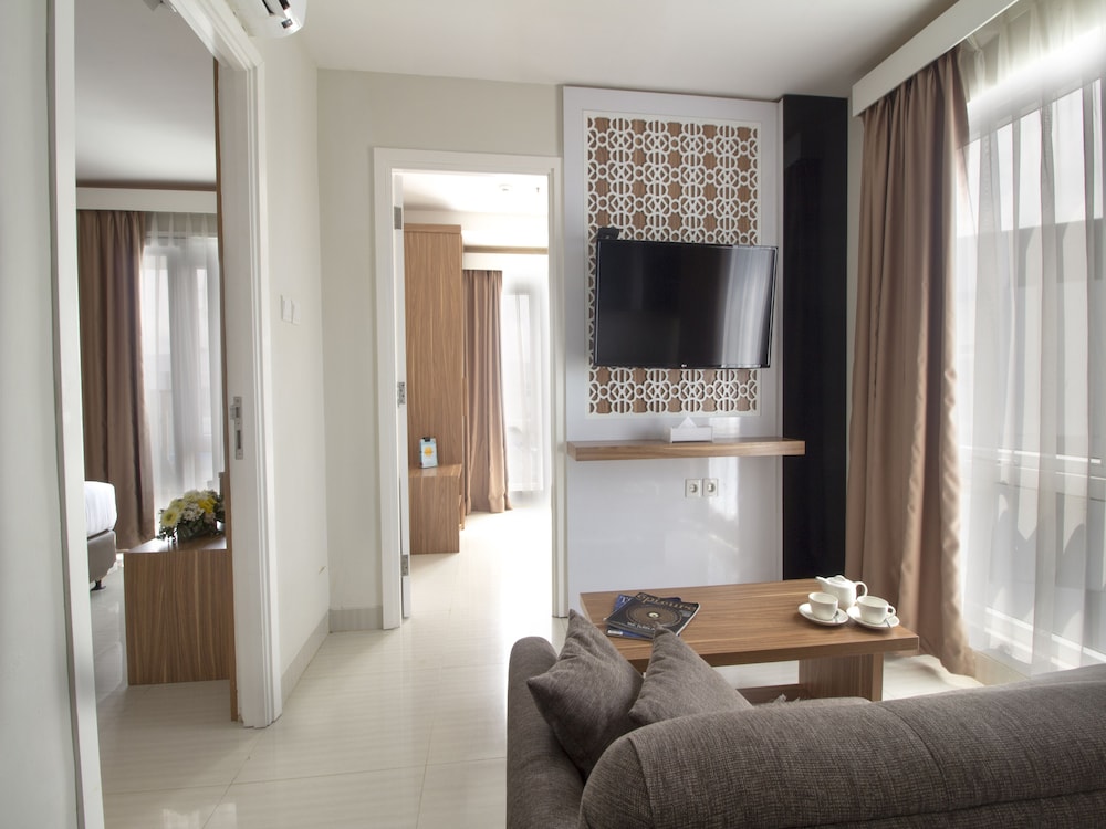Family Room, 2 Bedrooms, Pool View (Free 2 Tickets To Aquaboom) photo 1