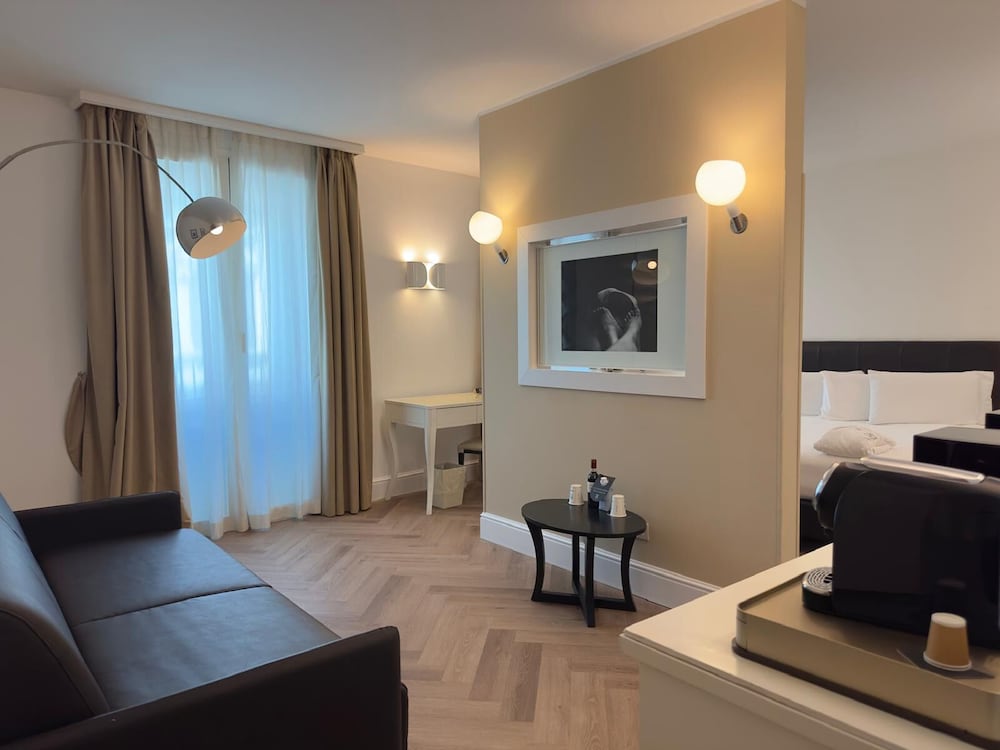 Junior Suite (Double | with Rollaway Bed)