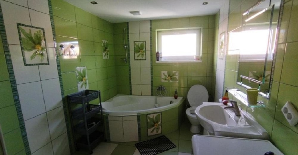 Economy Triple Room, Non Smoking, Refrigerator photo 3
