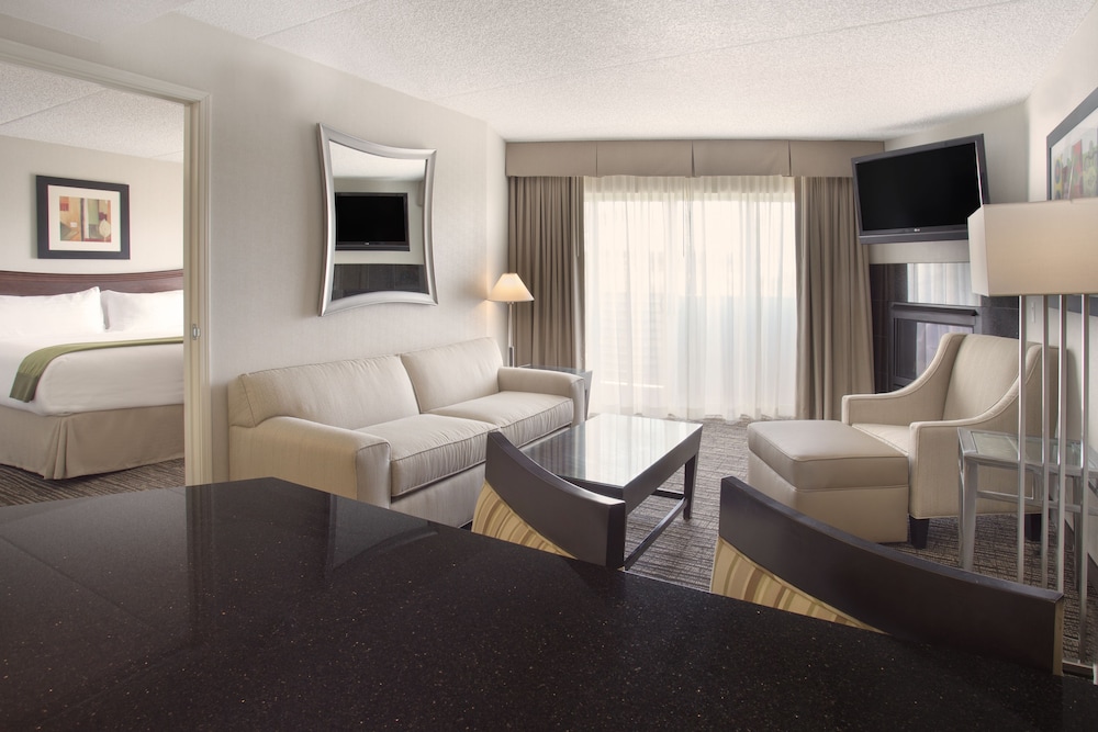 Suite, 1 Bedroom - Photo 1