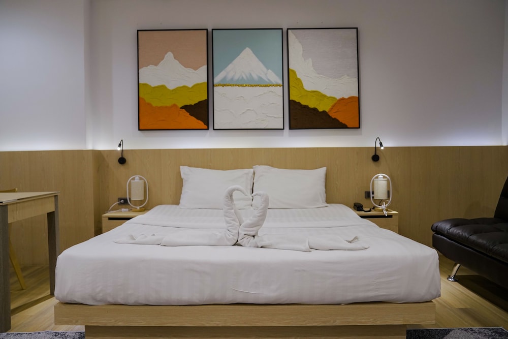 Executive Suite, 1 King Bed with Sofa bed, Non Smoking photo 2