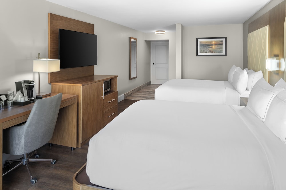 Room, 2 Queen Beds, Accessible, Bathtub