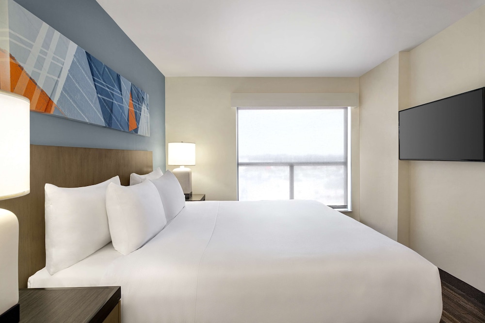 Room, 1 King Bed, Accessible - Photo 2
