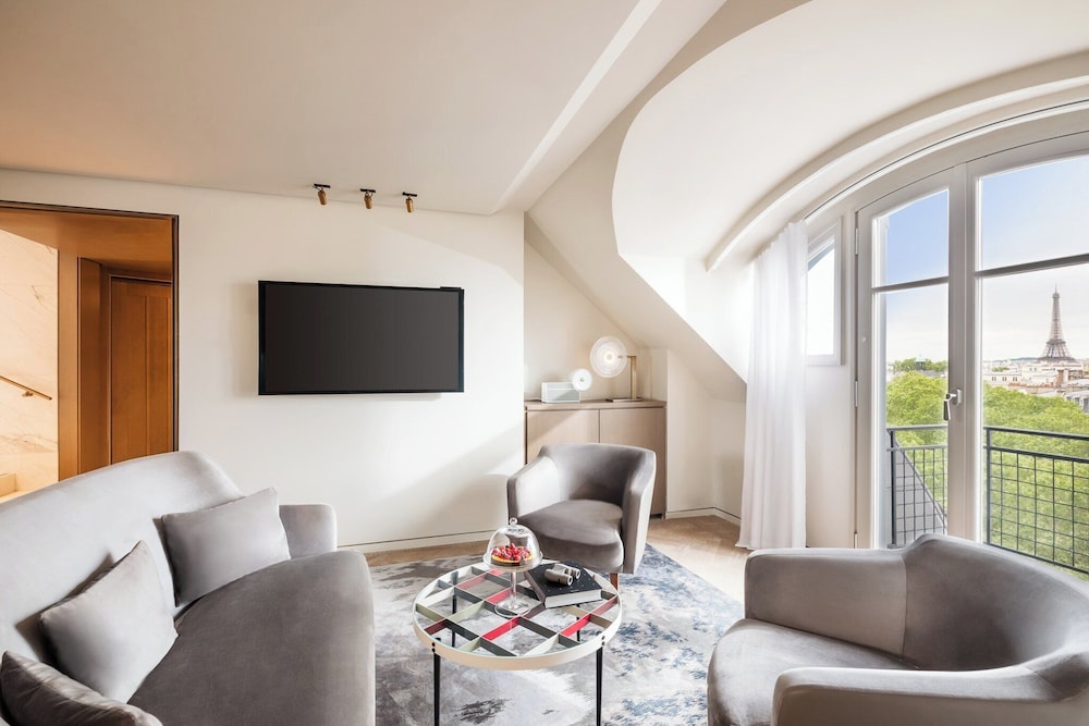 Eiffel View Rooftop Penthouse