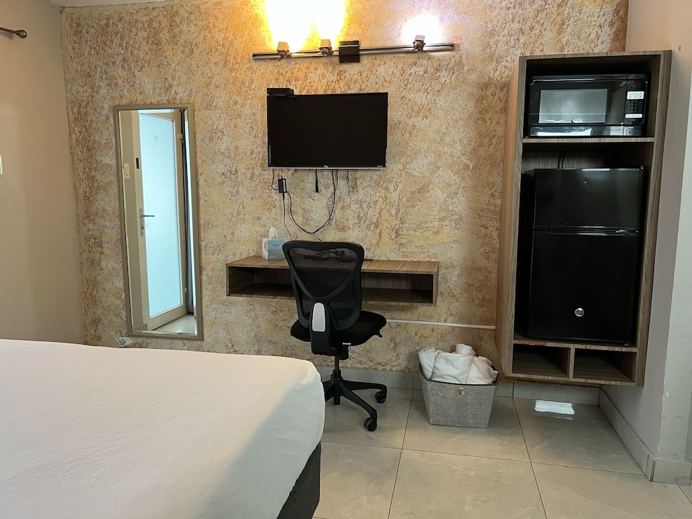 Standard Studio, 1 Queen Bed (S3) photo 2