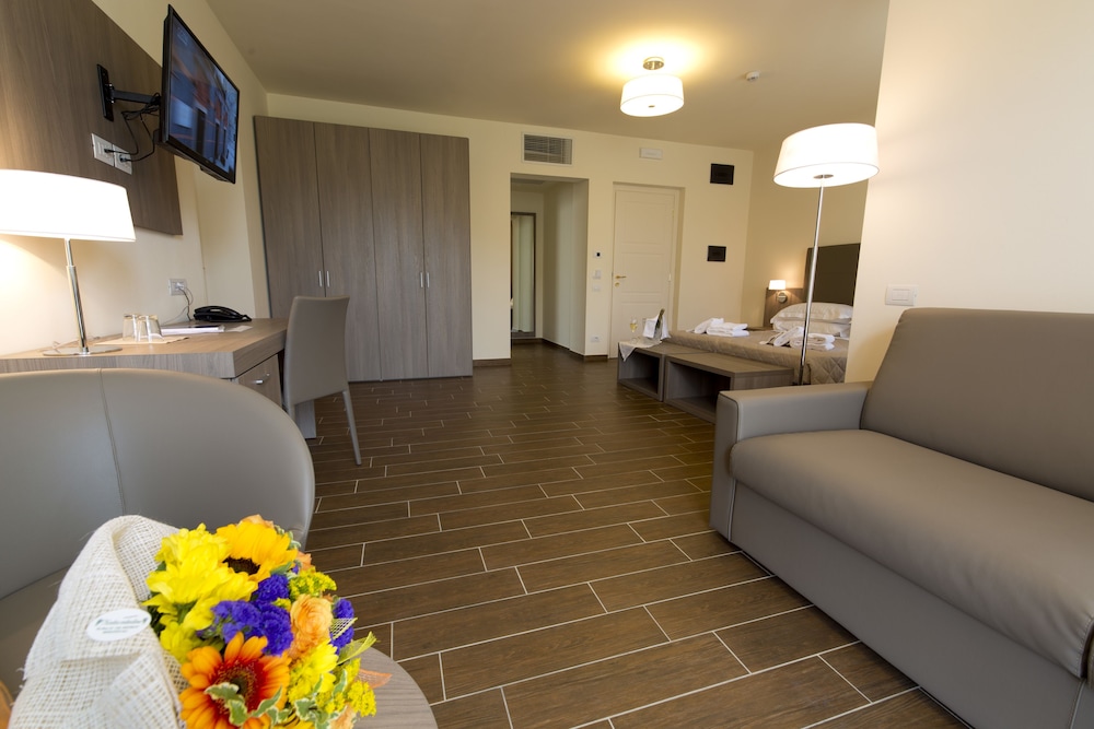 Panoramic Quadruple Room, Golf View
