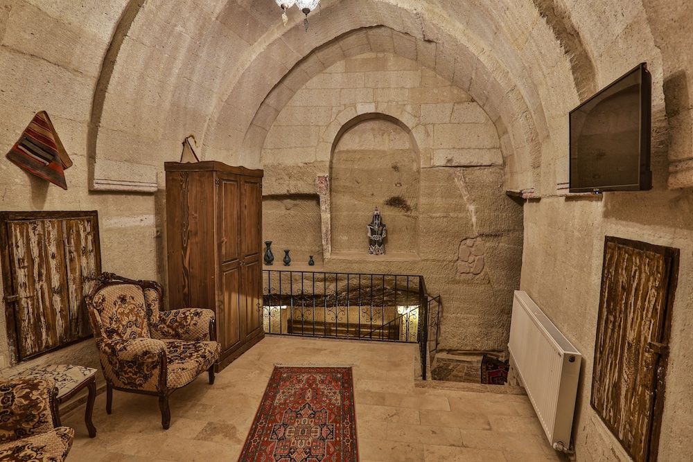 Royal Suite, Jetted Tub (Double) - Photo 23