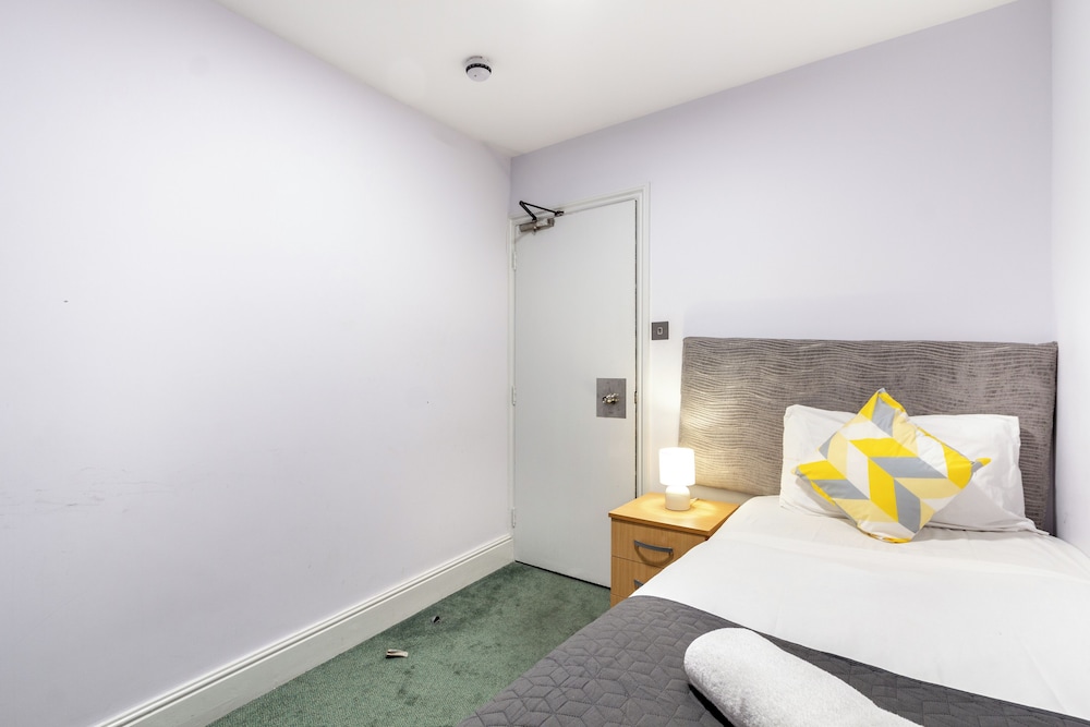 Basic Single Room, Shared Bathroom